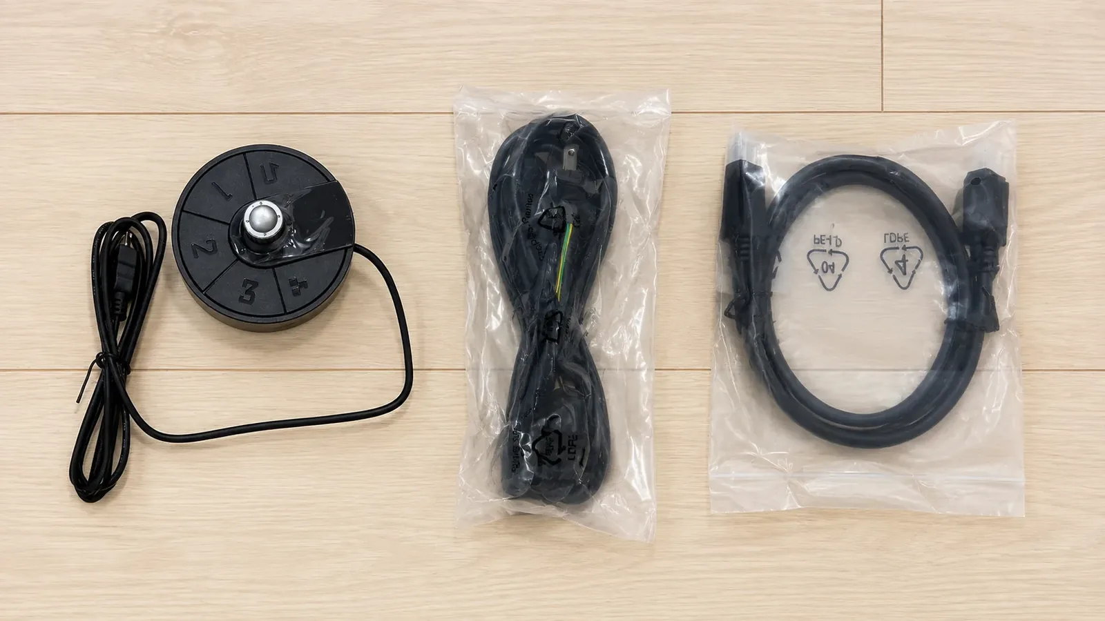 KTC 25M2 Pro の付属品一式