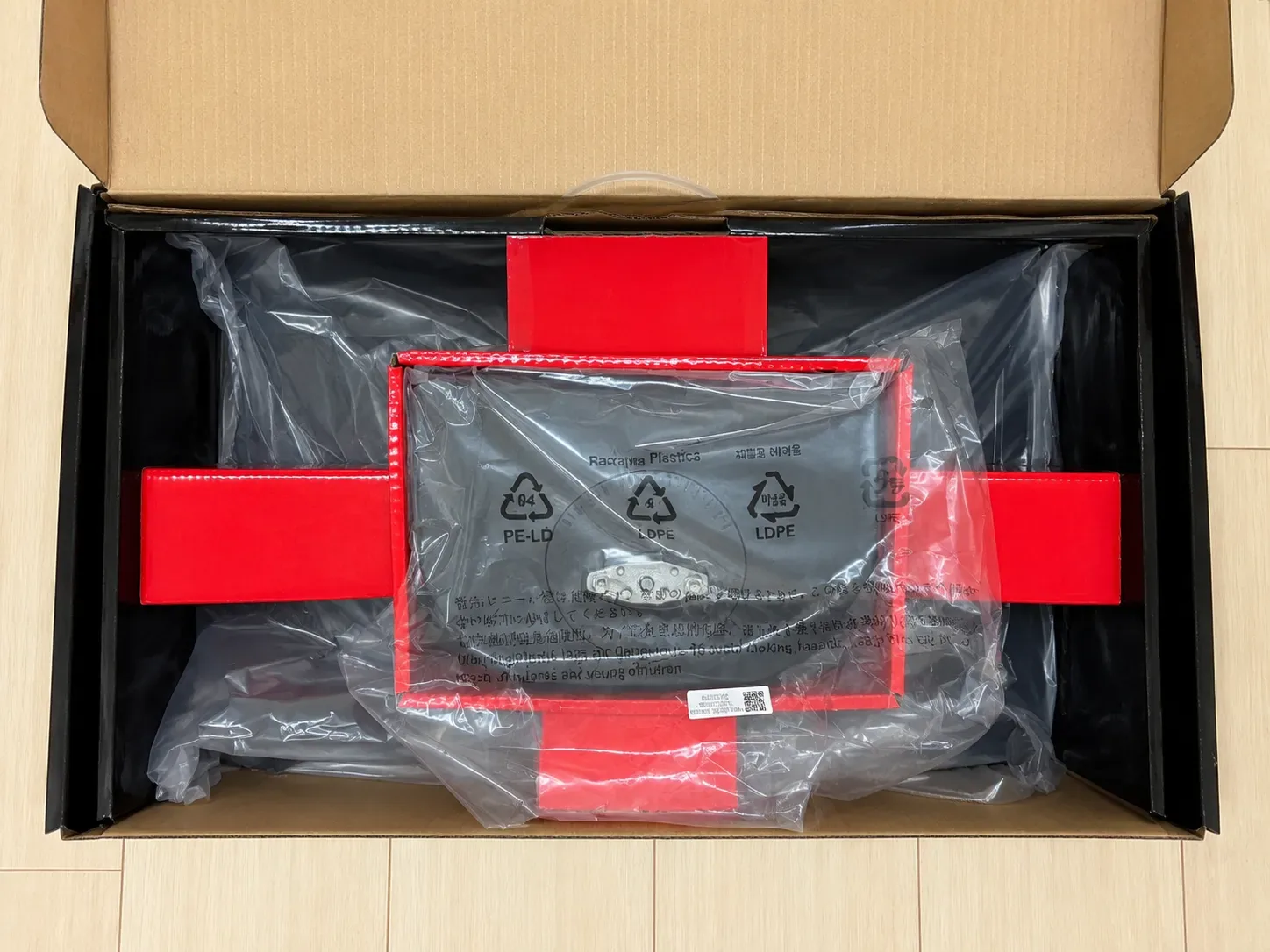 KTC 25M2 Pro を開封した直後の梱包状態