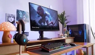 Alienware AW2725DFを机に設置した使用イメージ