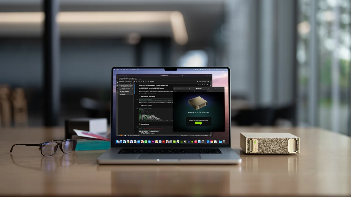 ノートPCの横に置いたNVIDIA DGX Spark