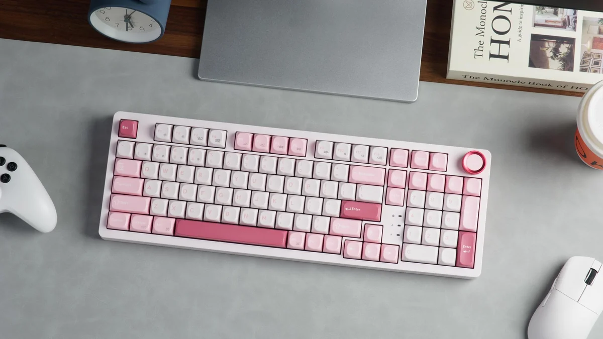 ピンク配色のKeychron J3 SE