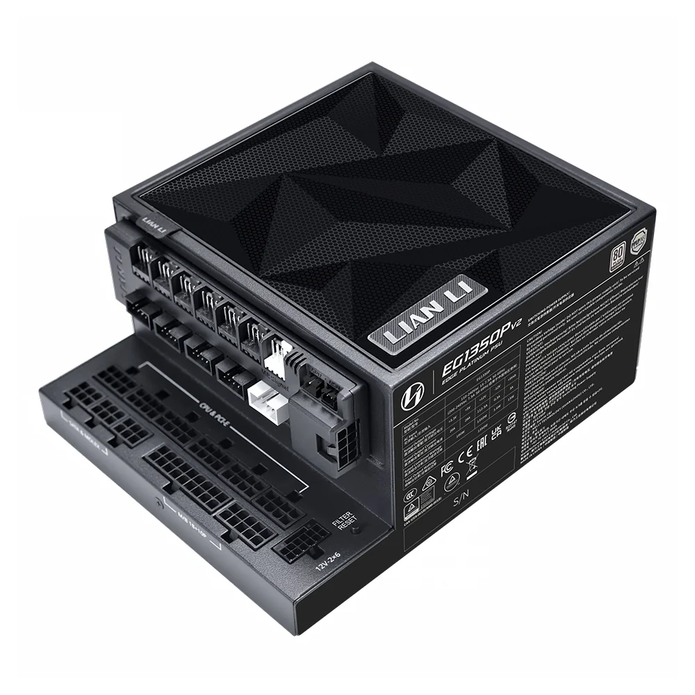 Lian Li EDGE Platinum V2 1350W with EDGE Hub ADVの外観。L字の段にケーブル差し込み口が並び、その奥にEDGE Hub ADVが付く