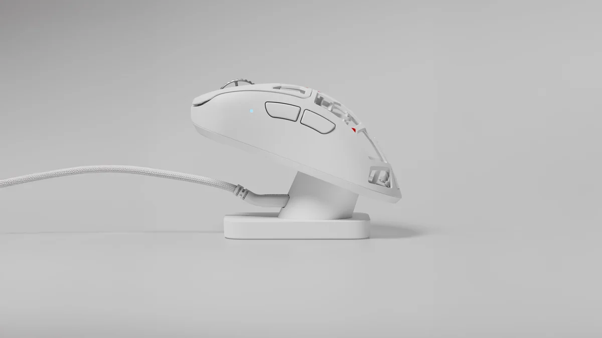 Feinmann F01 Alpine Whiteと8K充電ドック