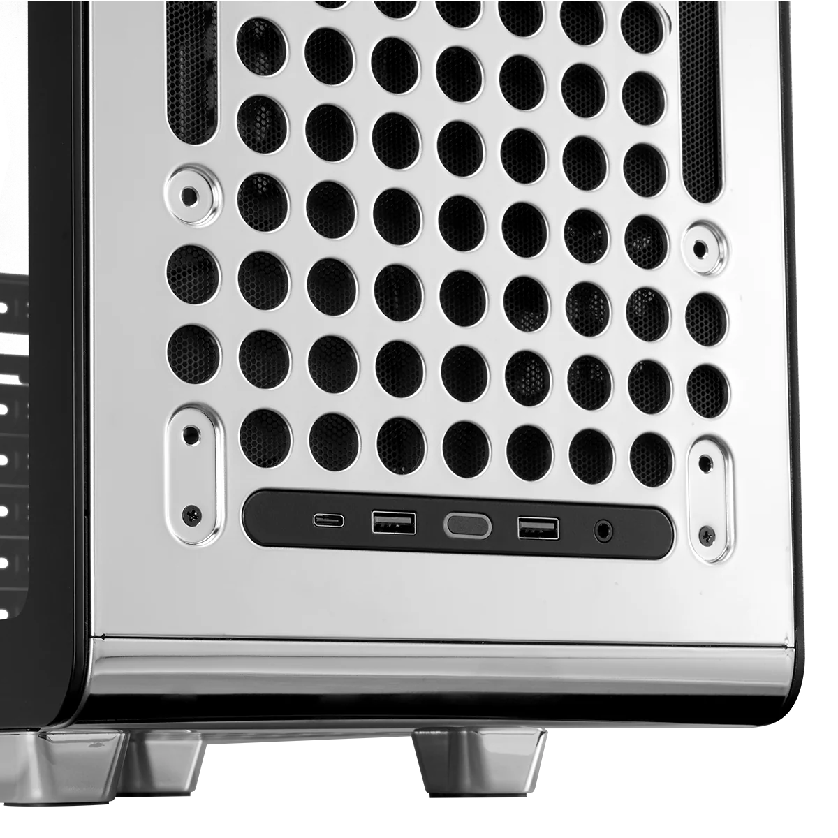 QUBE 540 SPECIAL Stainless Steelの前面パネルとI/O端子