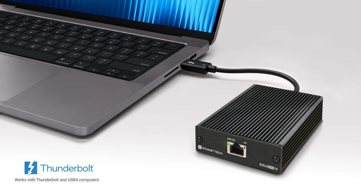 Sonnet Solo10G T5をノートPCのThunderboltポートにつないだところ