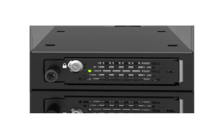 MB491V5K-Bの用途とMCIO接続の追加部品