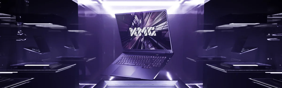 共通筐体を使うXMG PRO 18とPRO 18 VEの外観